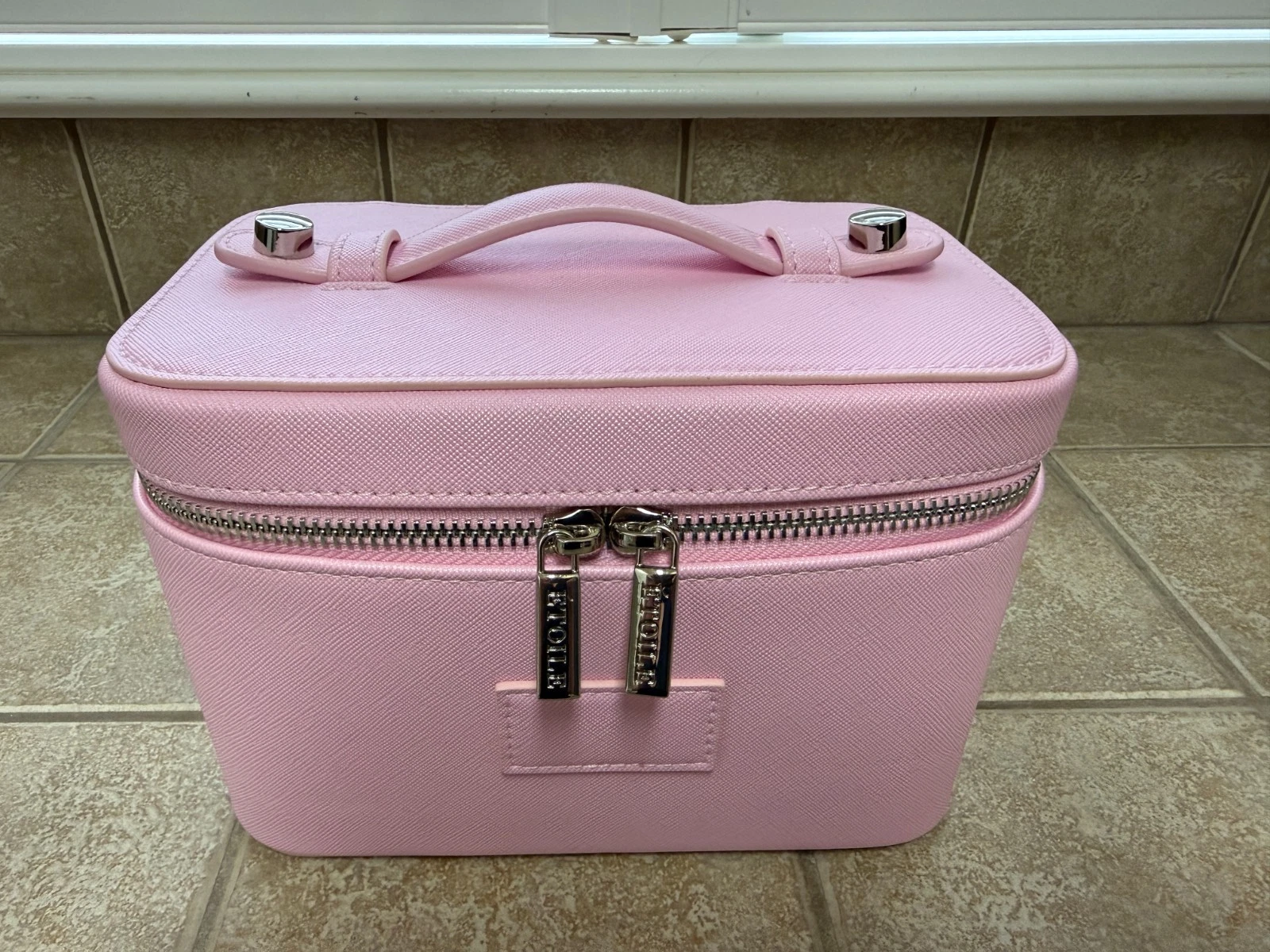 ETOILE Vanity Case Lavender Pink Stylish Mini Travel Makeup Bag Organizer NEW
Opens in a new window