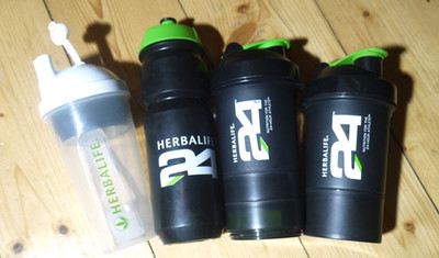 Herbalife Shaker  Becher Trinkflasche inkl. Zubehör 4 Stück - sehr gut