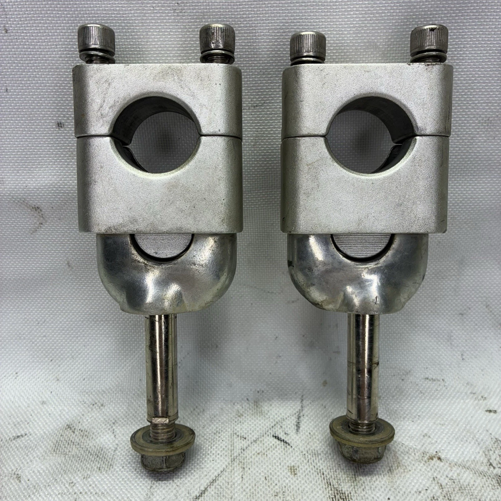 2002 2003 Honda CRF450R CRF 450R Handlebar Mounts 1-1/8 Bar Clamps OEM