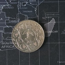 1977 Queen Elizabeth II Silver Jubilee Commemorative Crown Coin. Great Condition