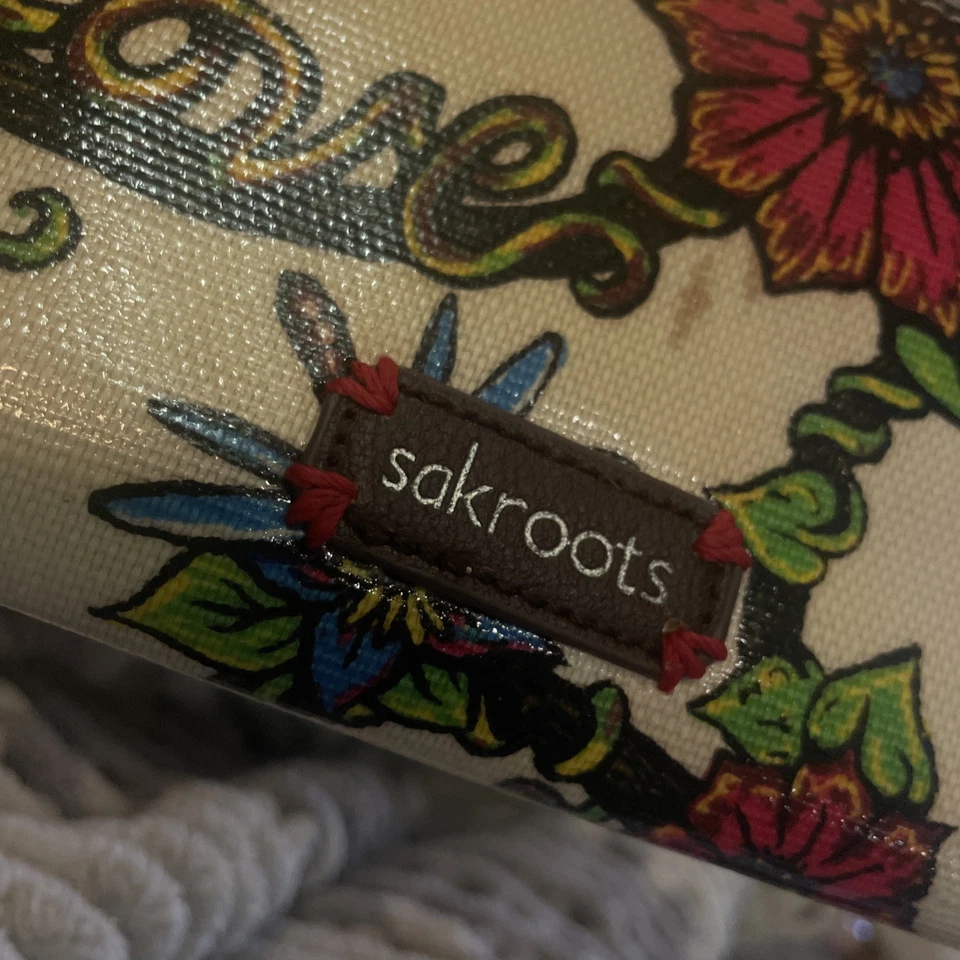sakroots True Love wallet White Floral Zip Around Wallet Good condition - Image 2 of 4