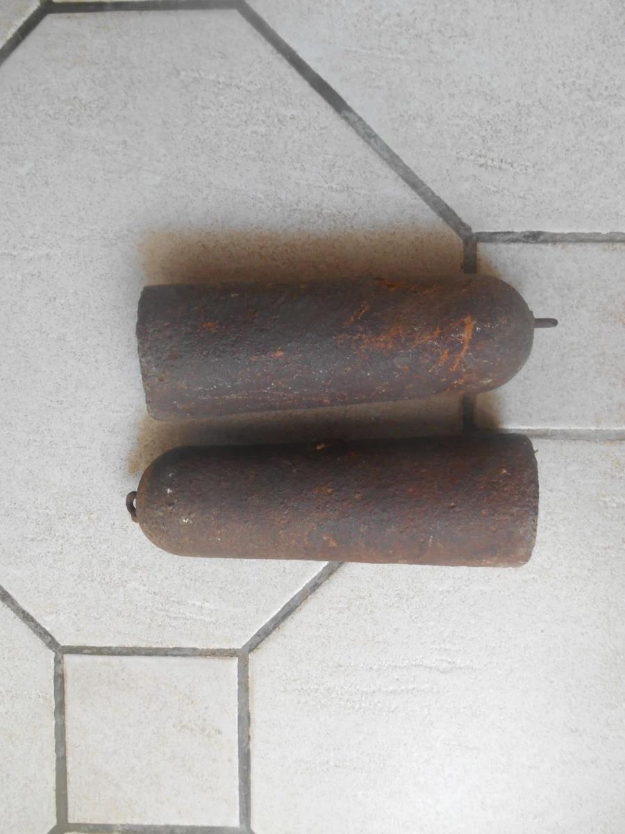 PAIRE DE POIDS d'horloge comtoise anciens en fonte 4,1 kg et 4,7 kg