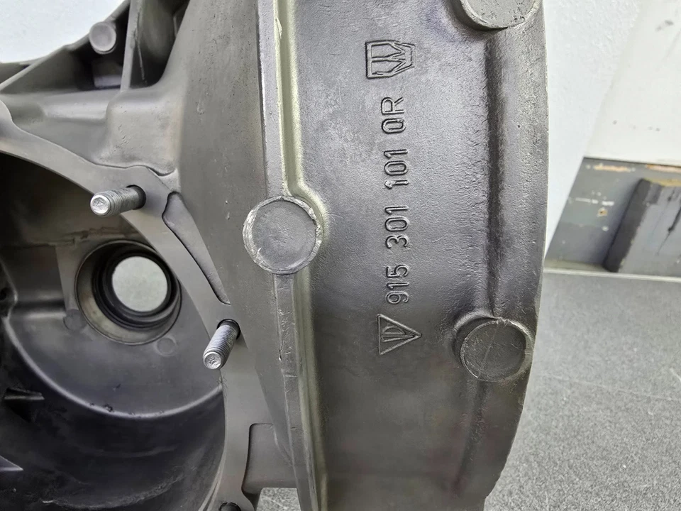 MUY BONITO USADO ORIGINAL PORSCHE 911 915 TRANSMISIÓN MAGNESIO CAMPANA CARCASA 1974 Foto 2 de 4
