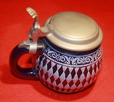 M/R-1/2 L. Tonnenkrug mit Zinndeckel-reliefiertes Rautendekor mit Bord&uuml;re