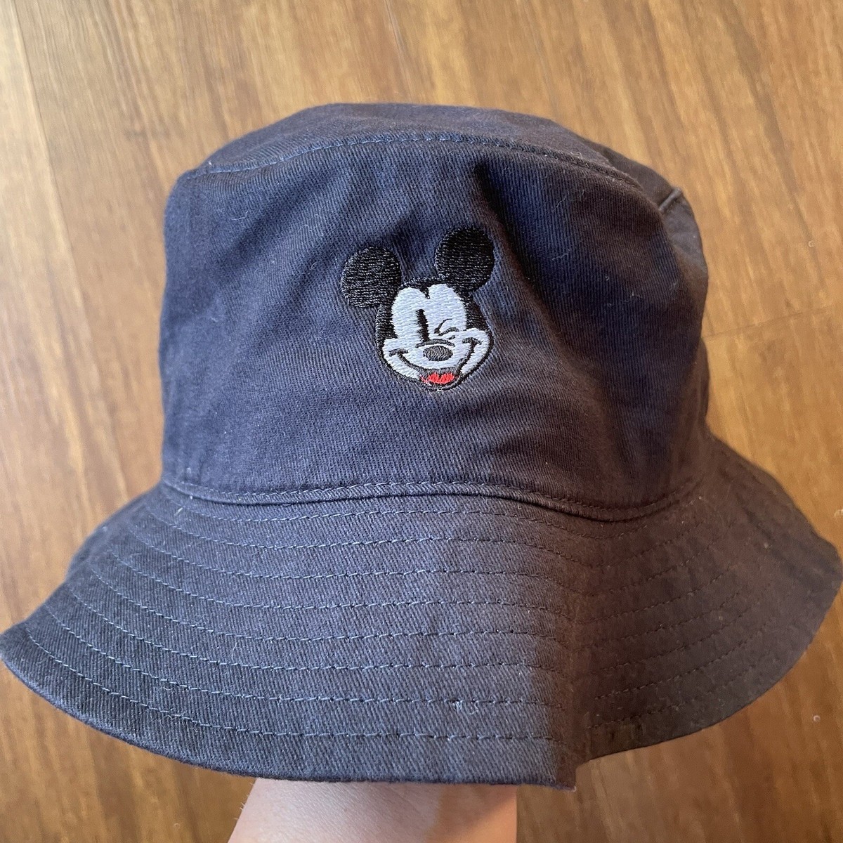 Beanie Levi's Mickey Mouse Hat Reserved Levi display picture 3