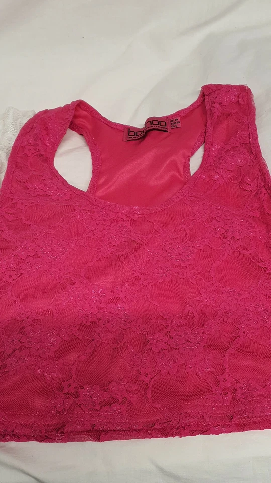 Par de camisetas sin mangas/chalecos sin mangas BooHoo talla 10 en rosa y blanco + superposición de encaje (379) Foto 3 de 4