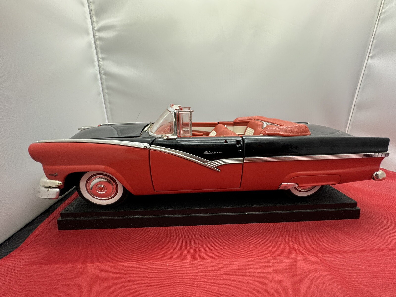 ERTL American Muscle 1956 Ford Fairlane Sunliner Convertible 1/18 Red and Black
