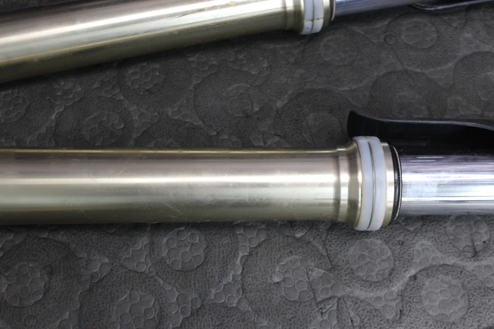 Yamaha YZ450F 2006 OEM suspensión delantera derecha izquierda horquillas amortiguadores 2S2-23102-00-00 Foto 4 de 4