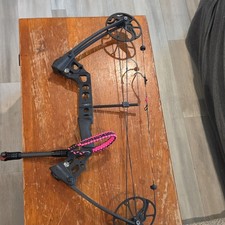 Mission Craze Youth Right Hand Compound Bow 15-30lb 28in Black/Pink Aluminum