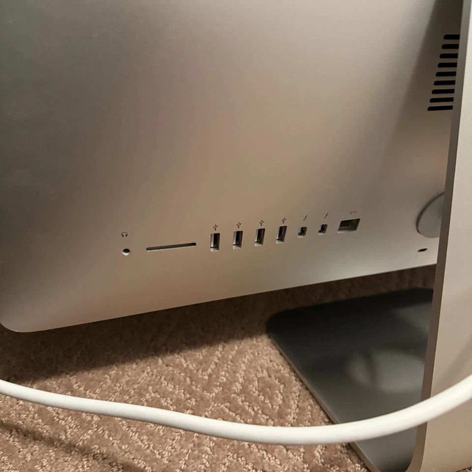 Apple iMac (21.5-Inch Late 2013) 2.7GHz Intel Core i5, 8GB Memory - Image 4 of 4