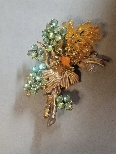 Rare Vintage Miriam Haskell Gold Tone & Glass Brooch. 2 3/4" X 2"