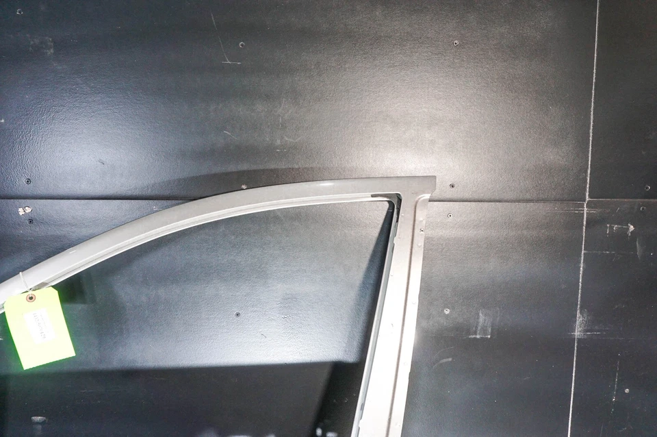 06-11 Mercedes ML500 W164 OEM Front Left Driver Side Exterior Door Shell 5070 - Image 4 of 4