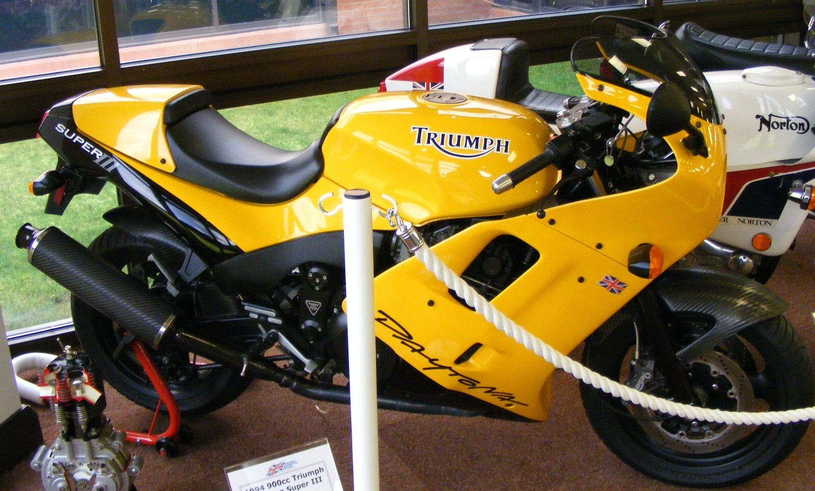 Image 18 - 1995 Triumph Daytona Super 111