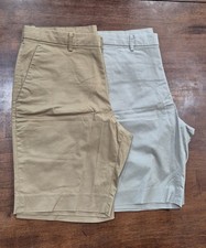 2 Uniqlo Shorts Mens Medium - Light Brown And Khaki