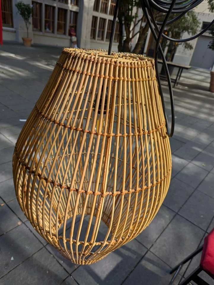 Große Hängelampe aus Korb mit LED Leuchtmittel Korblampe