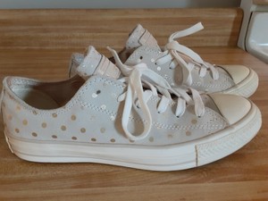 gold polka dot converse
