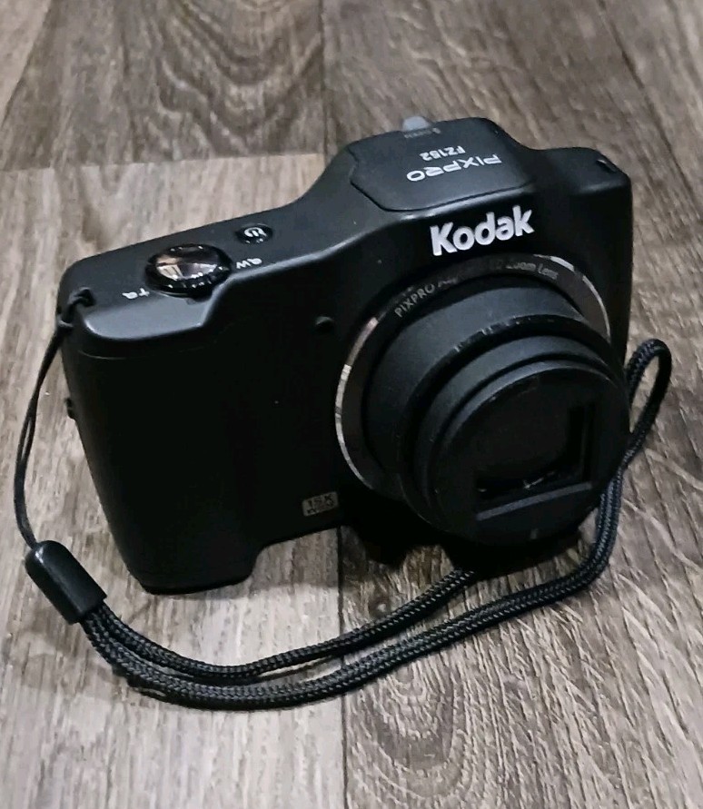 Kodak PIXPRO FZ152 Digital Camera 15x Zoom Black w/ Battery, SD 