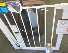 safety 1st baby gate 29-38x28 walk through gate 6m-24m white