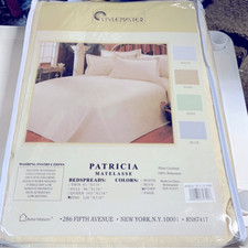 Stylemaster King Bedspread Patricia Ivory 120 x118 NWT Gorgeous new in package