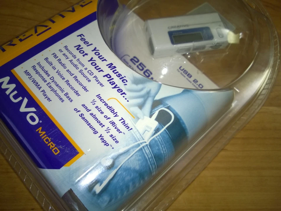 Creative MuVo Micro N200 256 MB MP3 Player White - Image 3 of 4