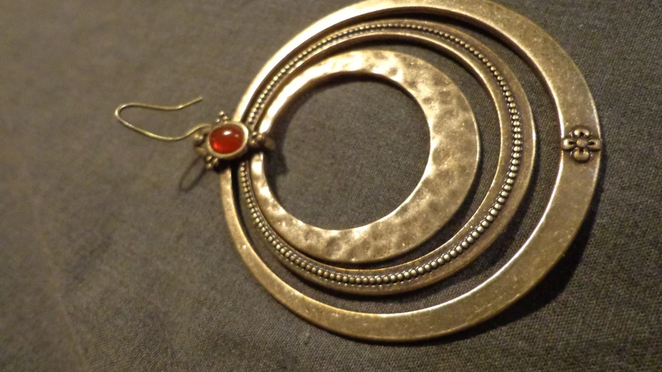 BRINCOS PENDURADOS CÍRCULOS DA MARCA DA SORTE JOIAS DA MODA BOHO - Imagem 2 de 4