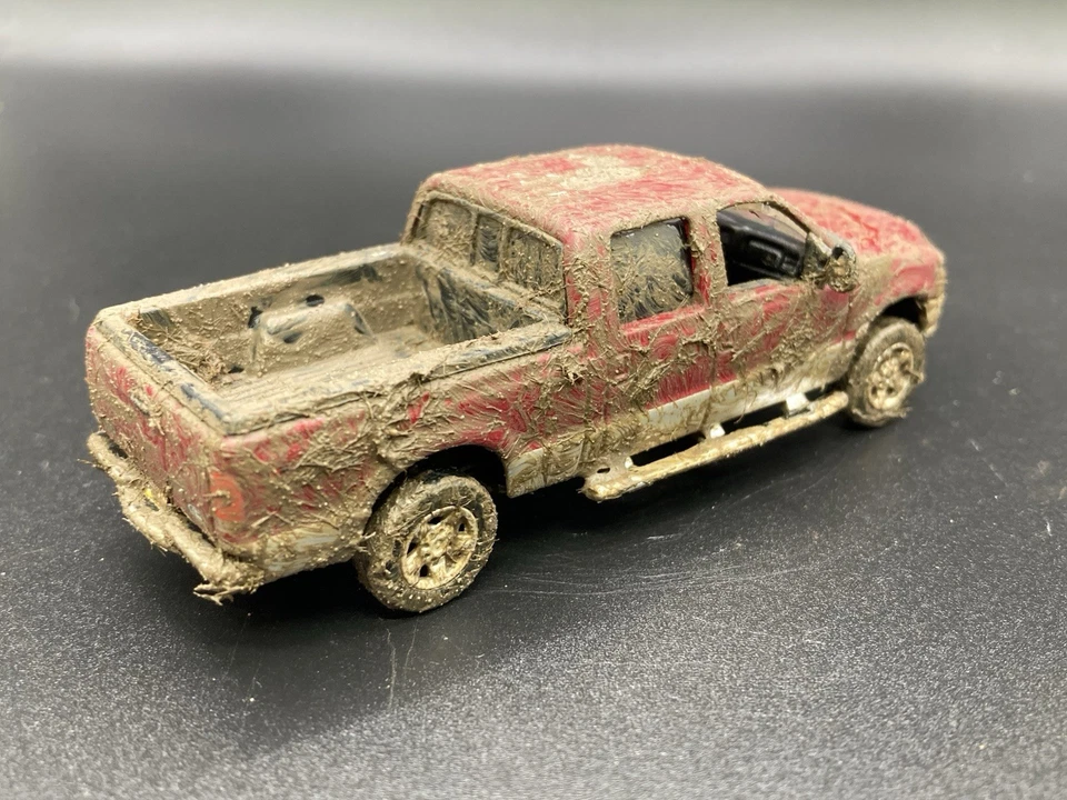 2004 Ford F-250 Super Duty Diesel 4x4 Muddy Customized 1/64 Diecast Mud Truck - Image 4 of 4