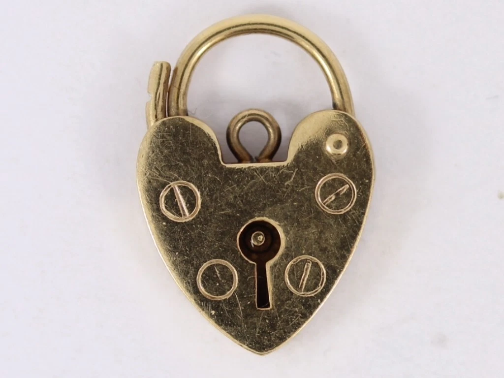 9ct gold padlock clearance