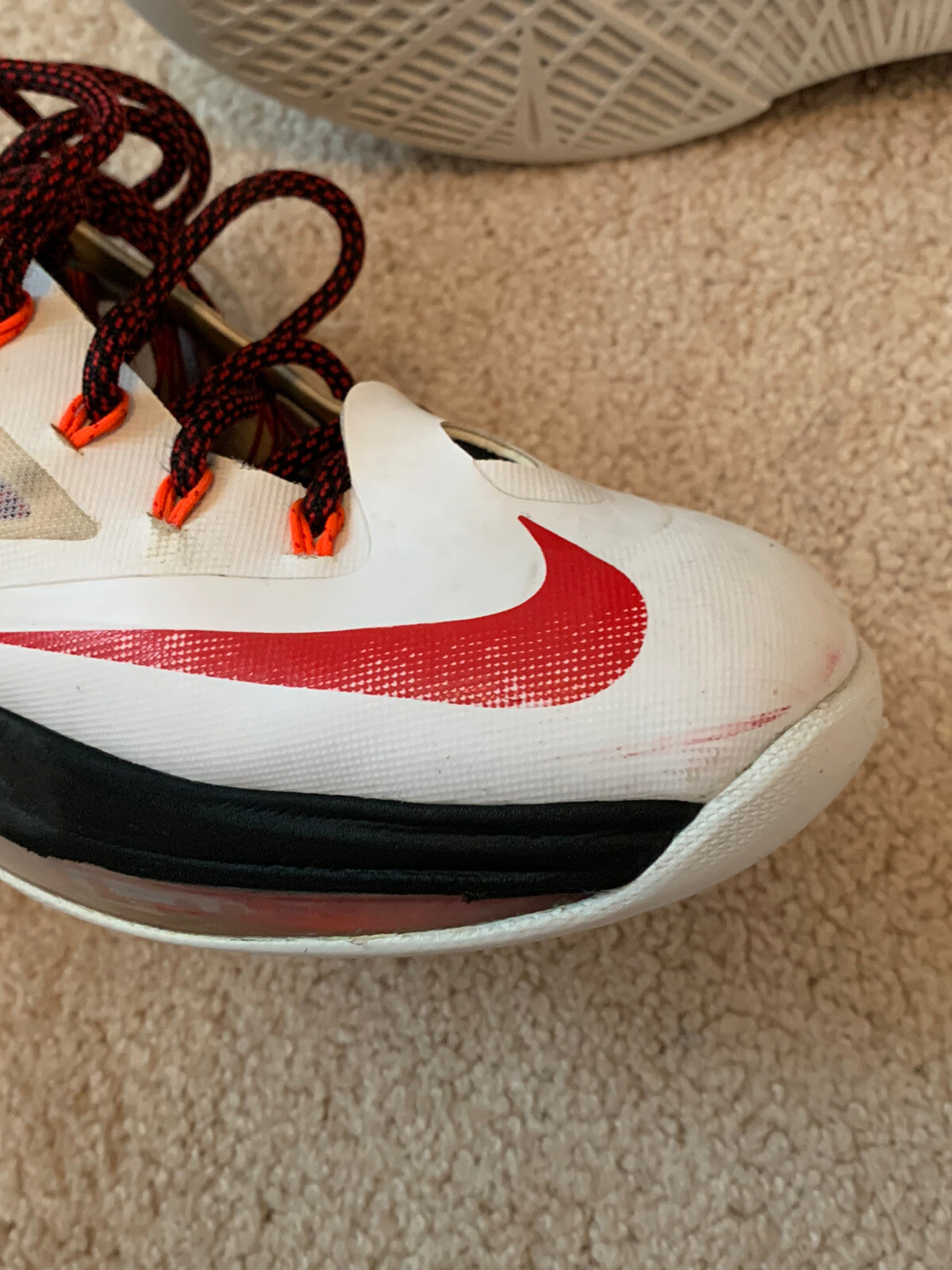 lebron shoes 10.5