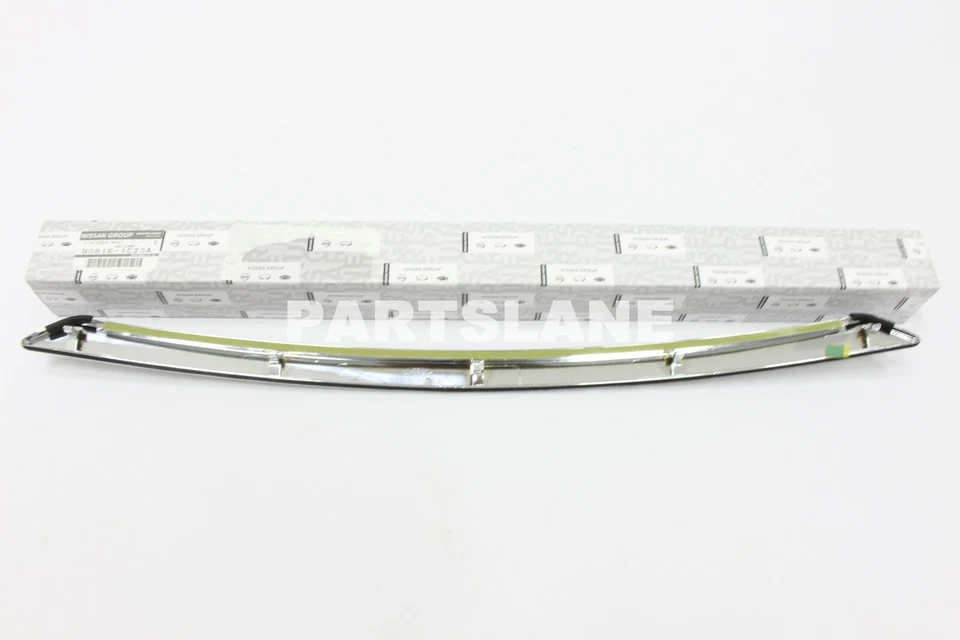 Acabador de puerta trasera central genuino Infiniti QX70 FX37 FX50 FX35 OEM 90816-1CJ0A Foto 3 de 3