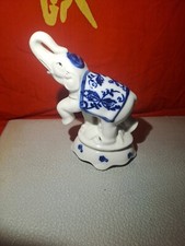 Ancienne  Jolie Statue Asiatique Petit �L�PHANT en PORCELAINE ....