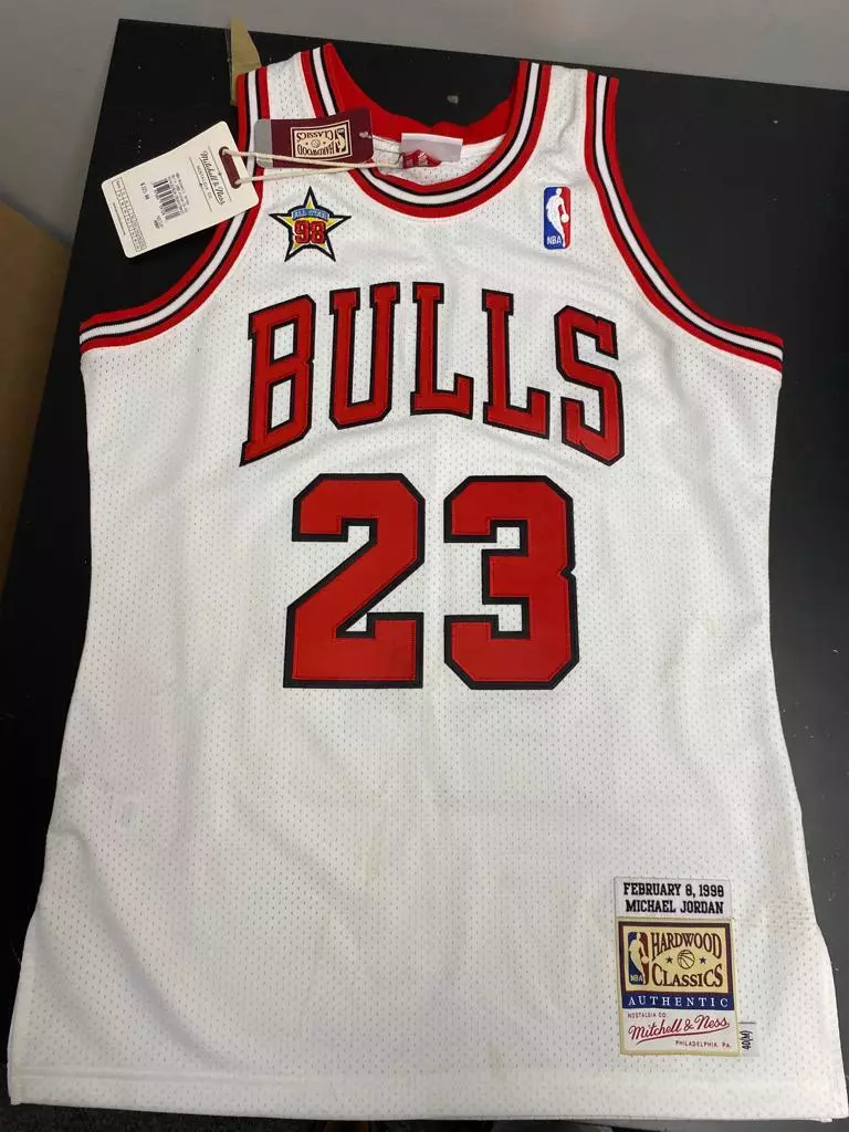 Mitchell & Ness Authentic Jersey Chicago Bulls Michael Jordan 'Black