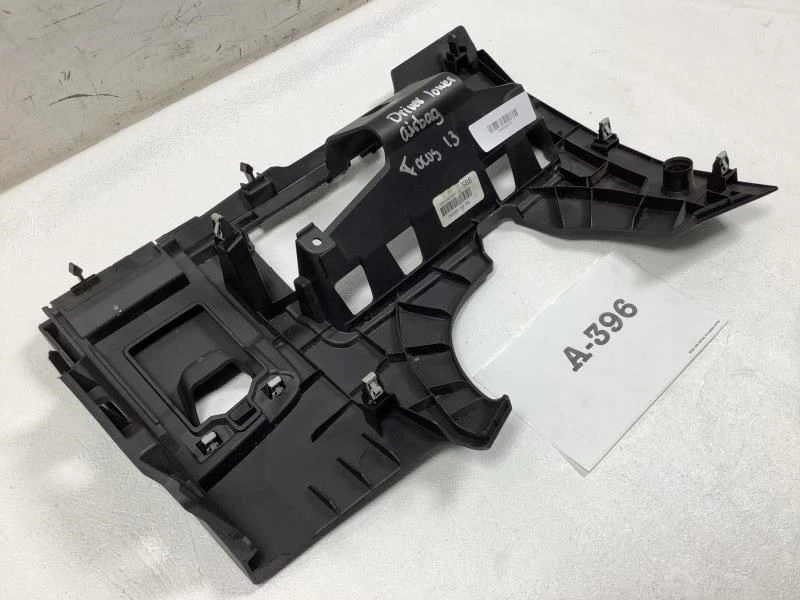 Ford Focus SE 2013 2016 moldura de rodilla del conductor OEM+ Foto 3 de 4