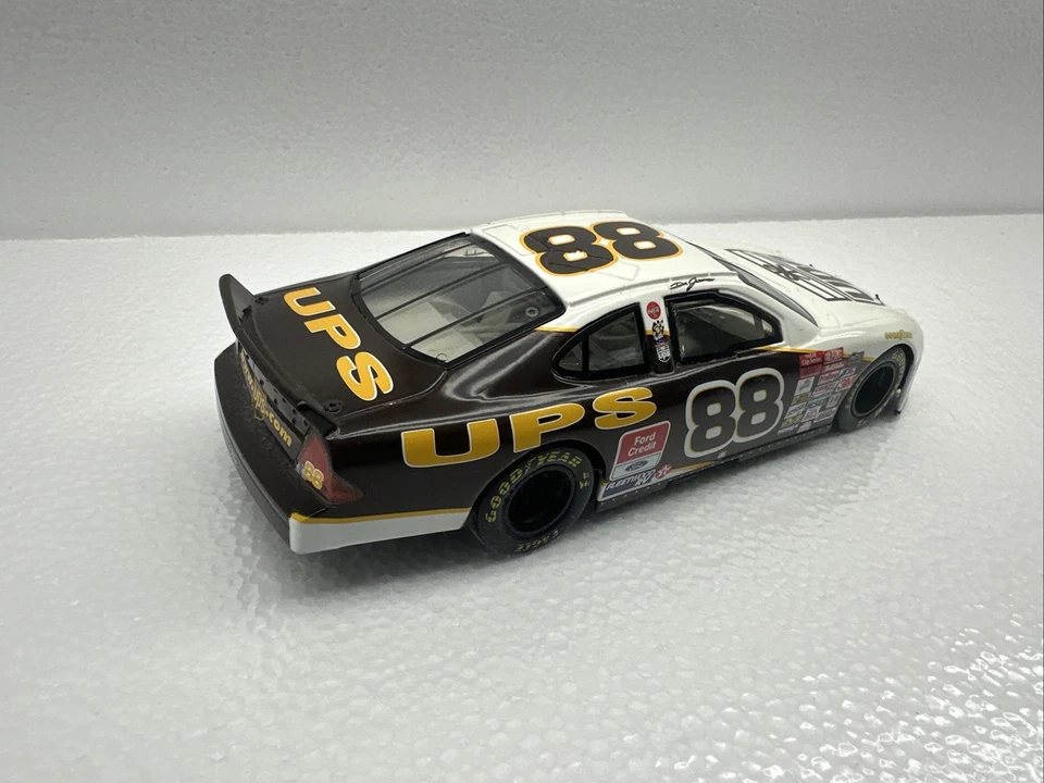 HASBRO 2001 DALE JARRETT #88 FORD TAURUS UPS NASCAR 1:24 - Image 2 of 4