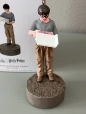 HALLMARK 2024 HAPPEE BIRTHDAY HARRY HARRY POTTER  ORNAMENT