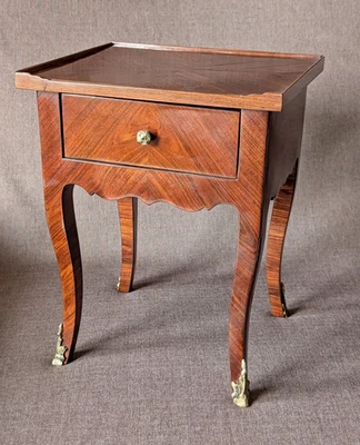 Meuble de maîtrise marqueterie bois de rose, table Louis XV, époque 18ème siècle - Photo 1/4