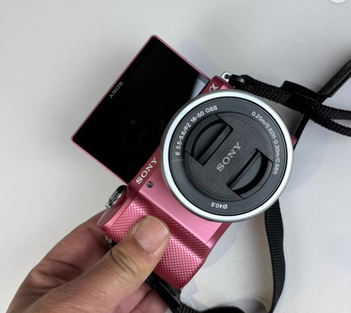 Sony Alpha a5000 Digital irrorless Camera Body with PZ 16-50mm