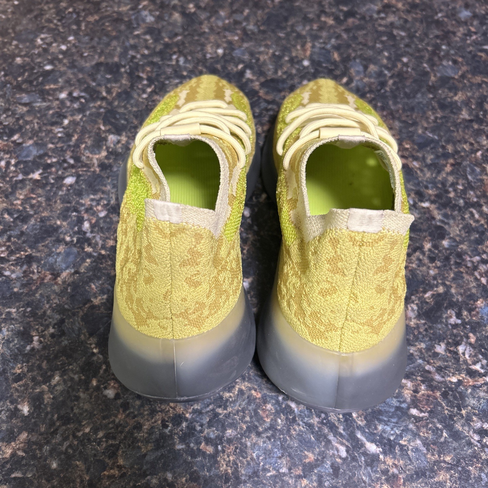 🔥Size 9.5 - Adidas Yeezy Boost 380 Hylte 🔥📈 thumbnail 4