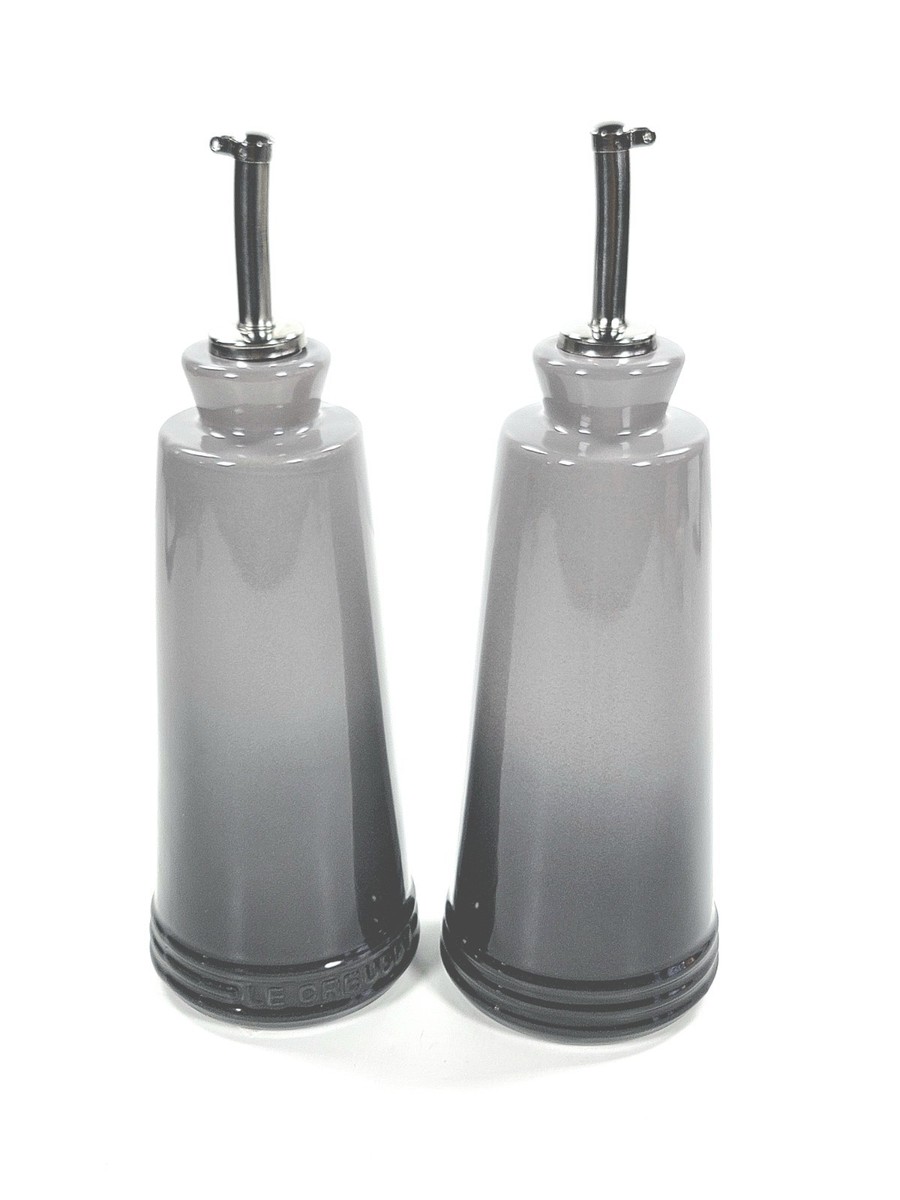 Le Creuset Stoneware Signature Oil & Vinegar Cruet Set color