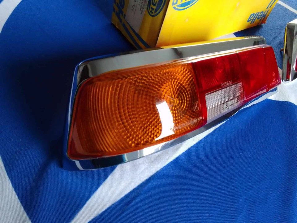 Luces traseras Mercedes Benz W110 190c 200 190D 200D 230 fintail NUEVO NOS Foto 3 de 4