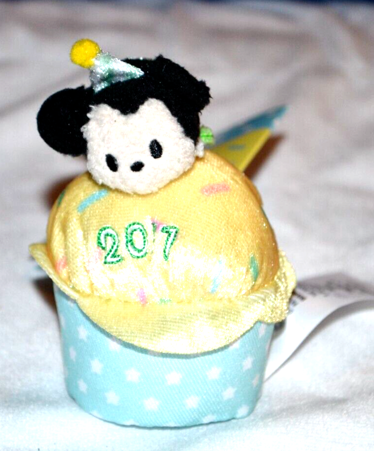 Disney Mickey Mouse 2017 Vanilla Cake Scented Cupcake Tsum Tsum Plush