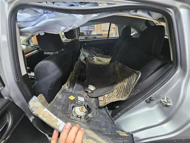 Used Windshield Wiper Motor fits: 2013 Subaru Xv crosstrek 2.0L assembly Grade A - Image 2 of 4