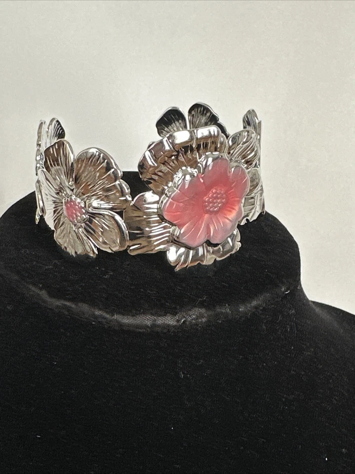 Brazalete ancho plata flor rosa de Sharon J CREW NUEVA OFERTA 4 CARIDAD❤️305 Foto 2 de 4