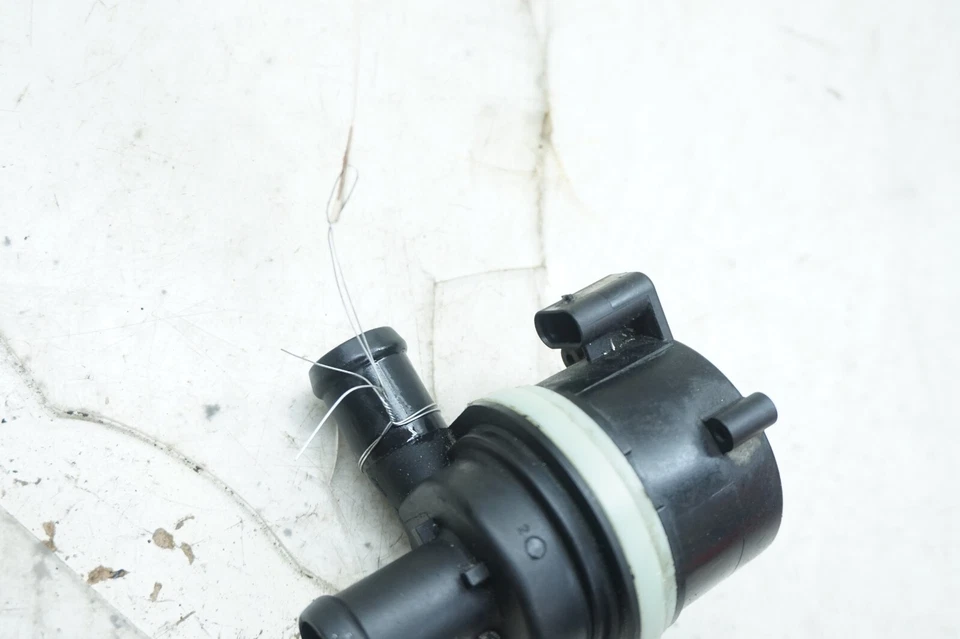 Водяной насос двигателя 2,0 л 2012-2015 Volkswagen Passat от оригинального производителя - Изображение 4 из 4