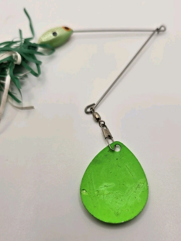 Señuelo de pesca de lubina Bomber de una sola hoja verde Spinnerbait usado 1/2 oz. Foto 3 de 4