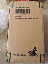 HOT TOYS BATMAN ARMORY 2.0 WITH BRUCE WAYNE MMS750 SEALED USA SELLER