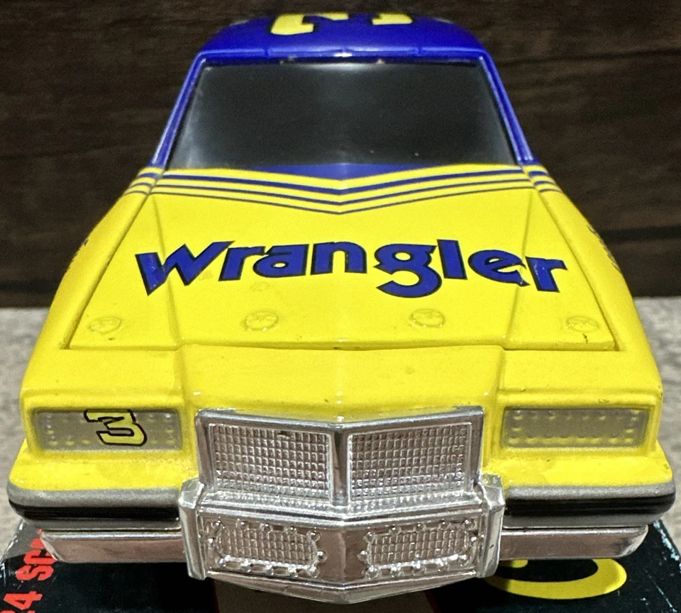 Banco diecast NASCAR 1981 Dale Earnhardt Sr #3 Wrangler Pontiac 1/24 acción Foto 3 de 4