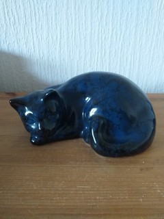 CERAMIC CAT / MOTTLED BLUE GLAZE