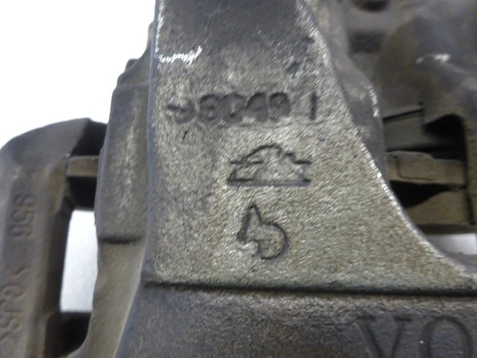 Pinza de freno delantera derecha del lado del pasajero Volvo XC60 2010-2015 OEM AK241037 Foto 3 de 4