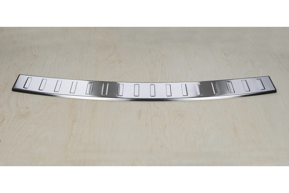 Protector de borde de carga de acero inoxidable adecuado para Renault Laguna 3 Grandtour 2007-2015 - Imagen 2 de 4