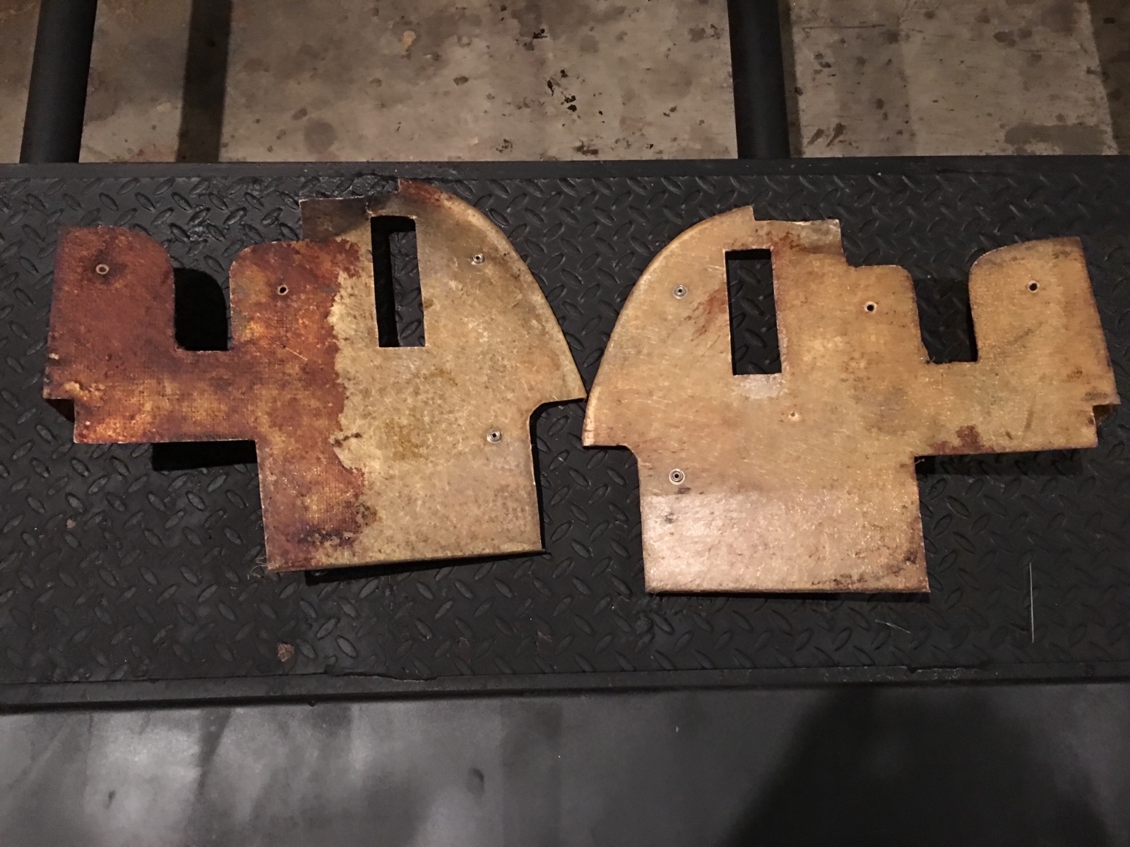 Ferrari 308 trunk fiberglass side pieces w.snaps 60435807+60766500